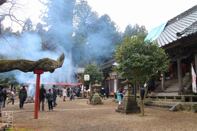 狩野 英孝 神社 狩野英孝が実家の神社で神主に おみくじやオリジナル御朱印帳が人気 画像はあるの