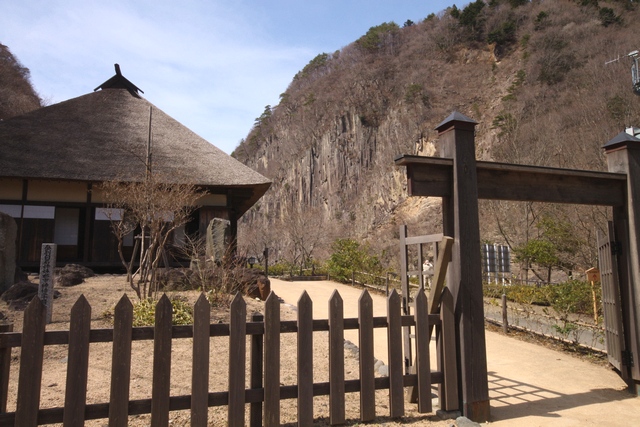 材木岩検断屋敷・宮城県白石市・画像01検段屋敷と材木岩